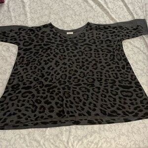 2 Enti women’s blouses